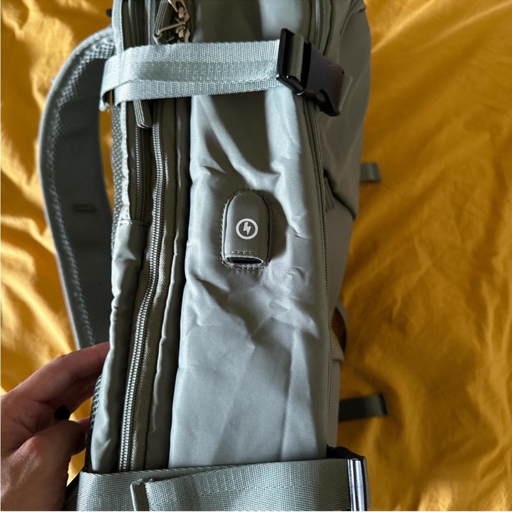 Mens green gray weekend travel backpack - Picture 2 of 8